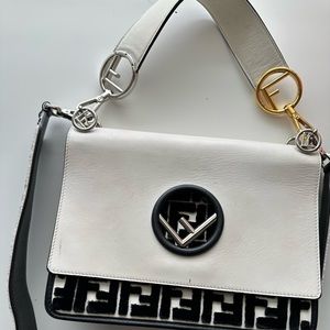 Fendi Kan I F
White leather bag